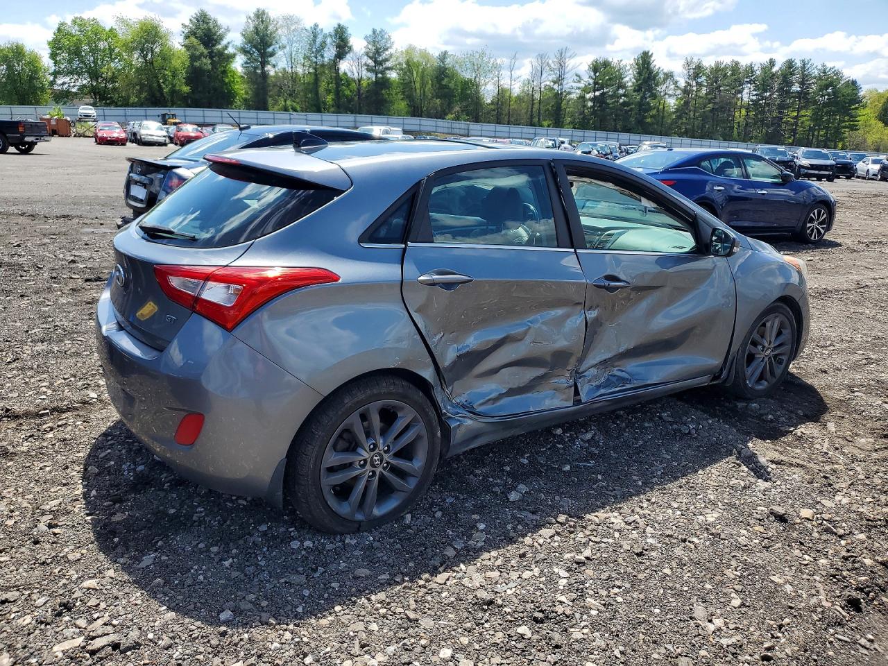 Hyundai ELANTRA Base