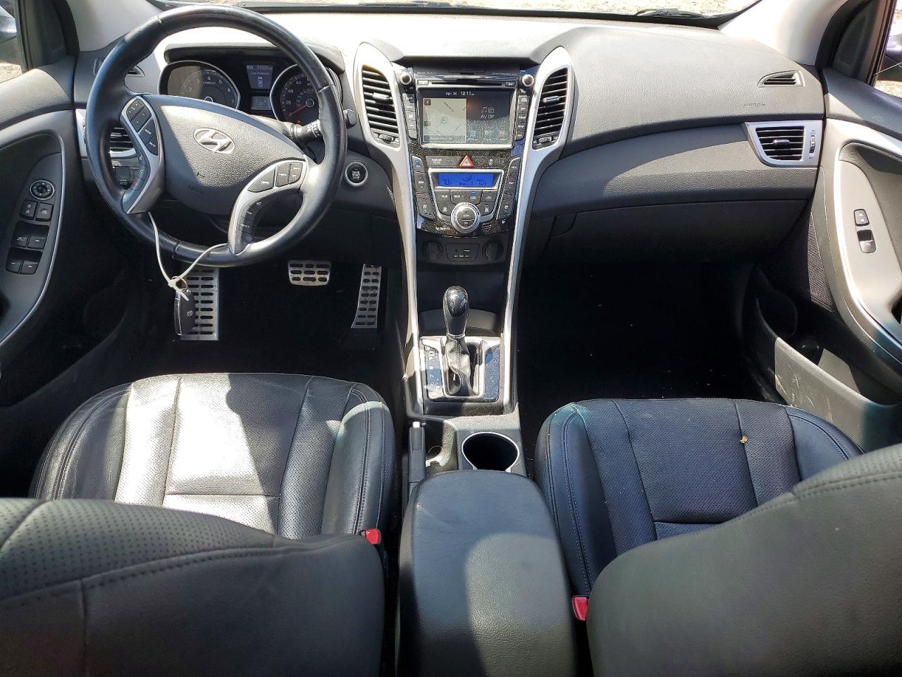 Hyundai ELANTRA Base