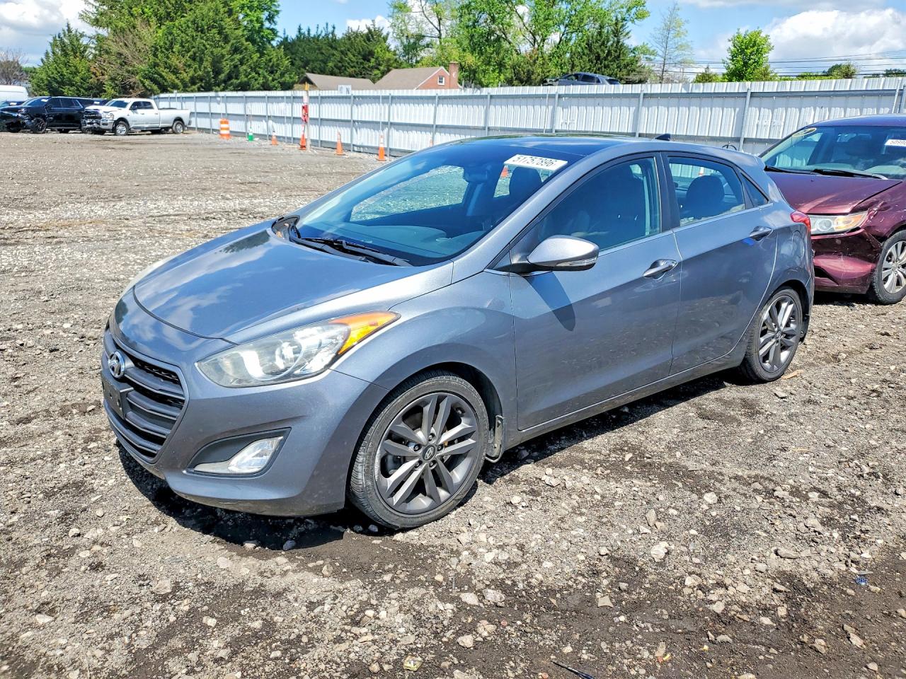 Salvage Hyundai ELANTRA Image