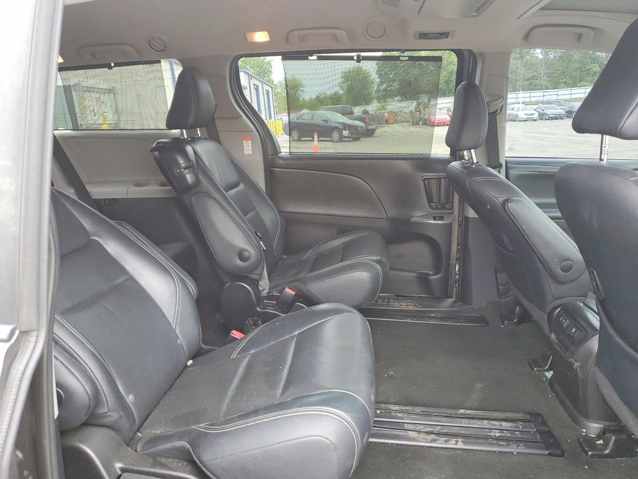 Toyota Sienna Se Premium 8-passenger