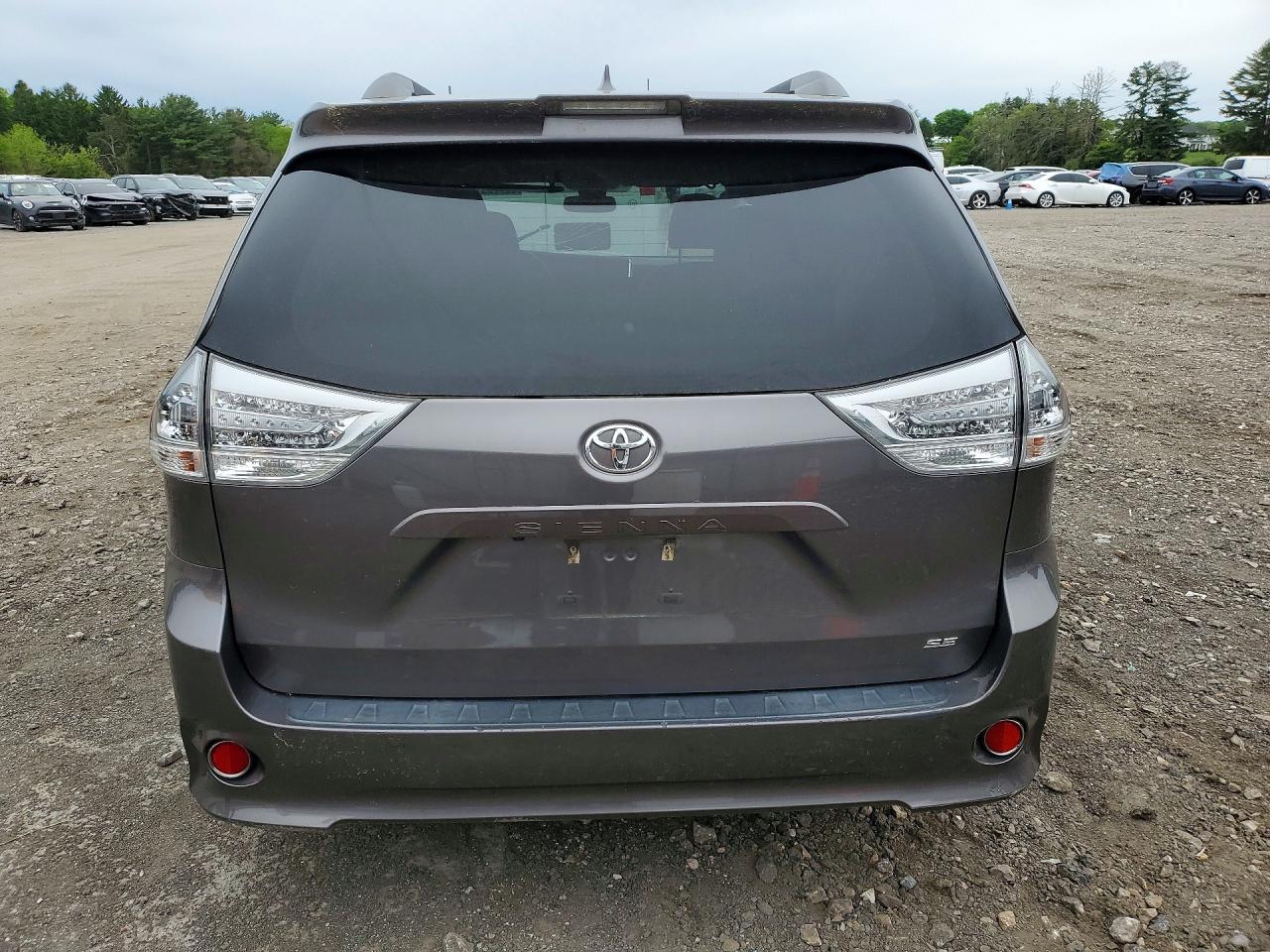 Toyota Sienna Se Premium 8-passenger