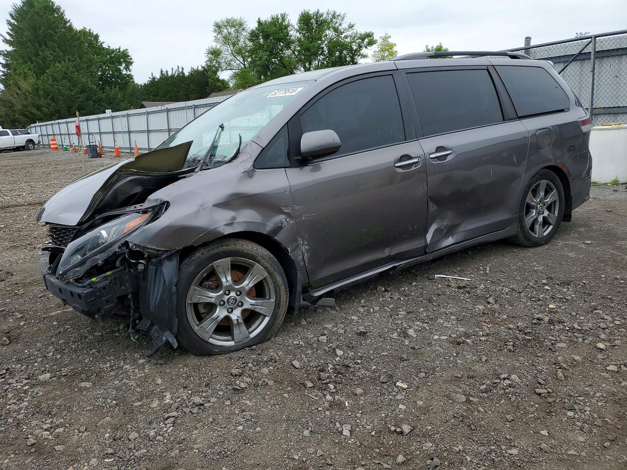 Salvage Toyota Sienna Image