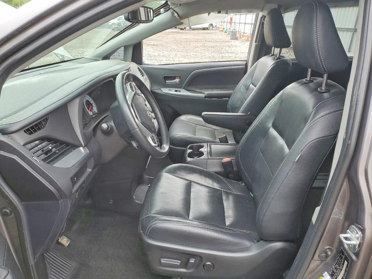 Toyota Sienna Se Premium 8-passenger