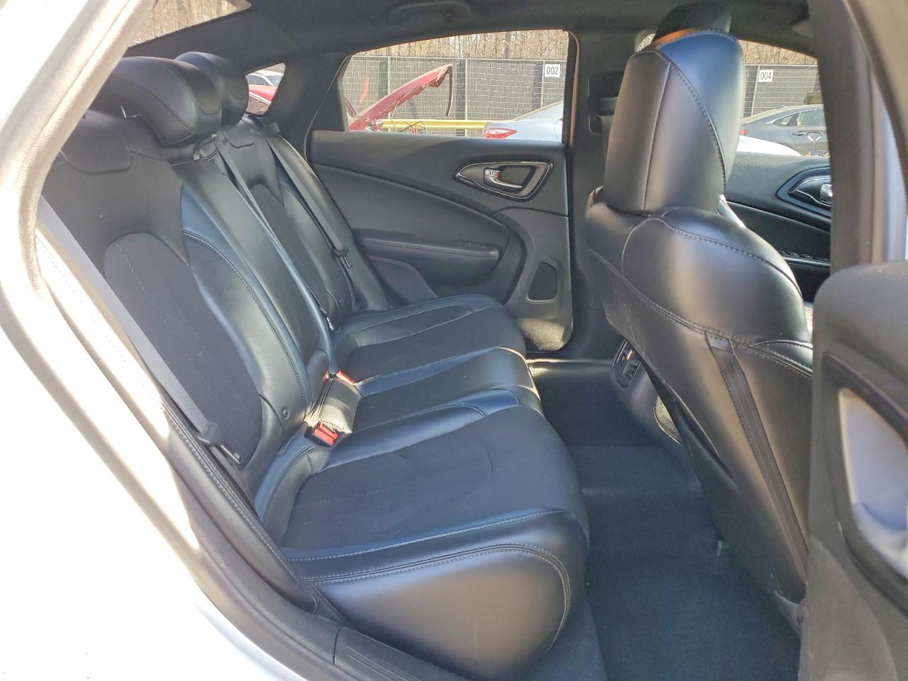Chrysler 200 S