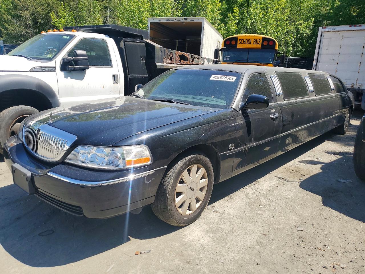Salvage Lincoln Towncar Image