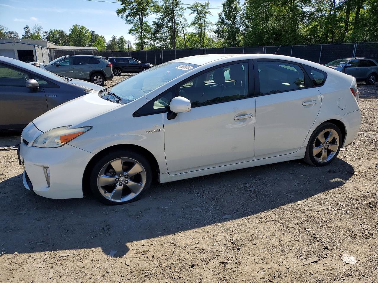 Salvage Toyota Prius Image