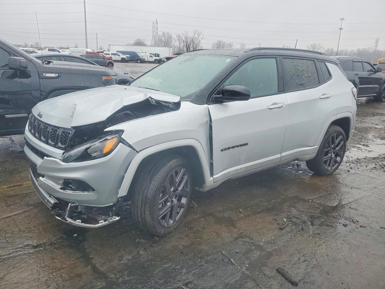 Salvage Jeep Compass Image