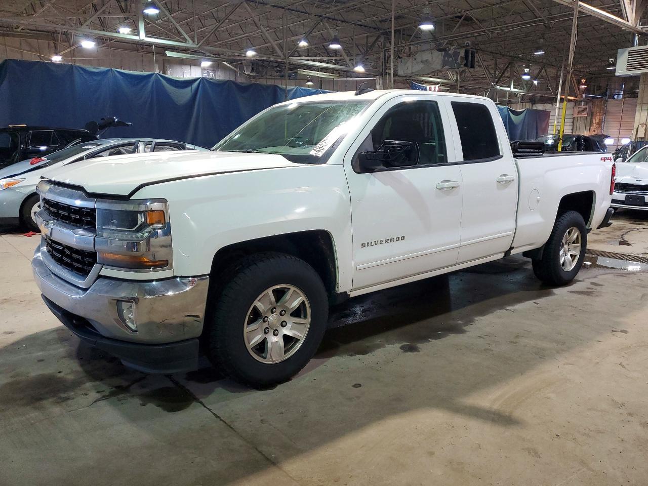 Salvage Chevrolet Silverado Image