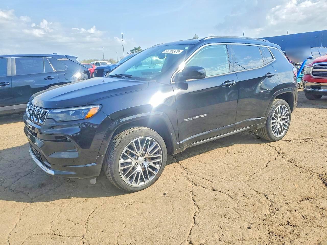 Salvage Jeep Compass Image