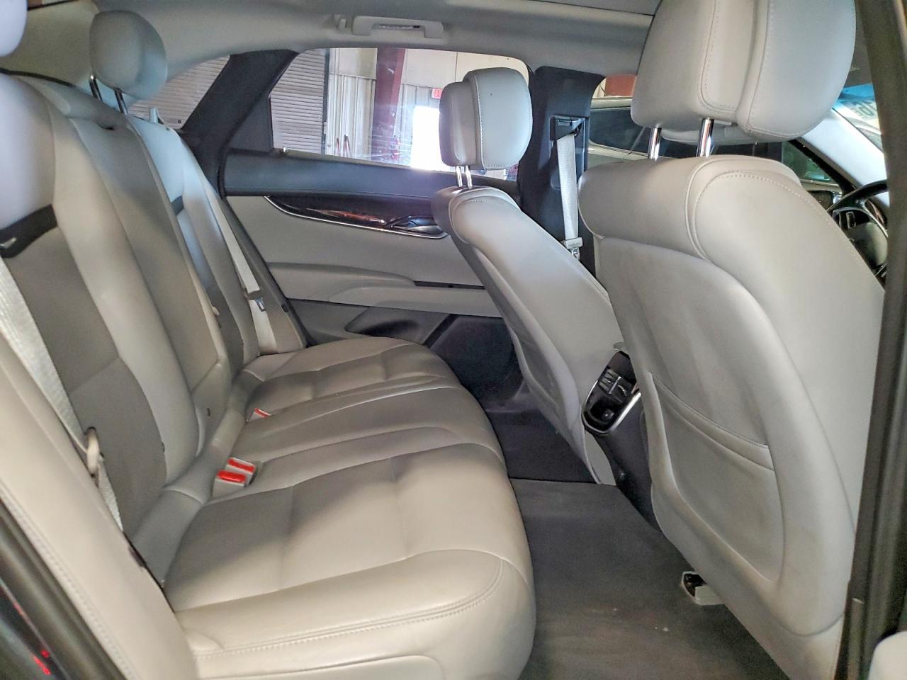 Cadillac XTS Luxury Collection