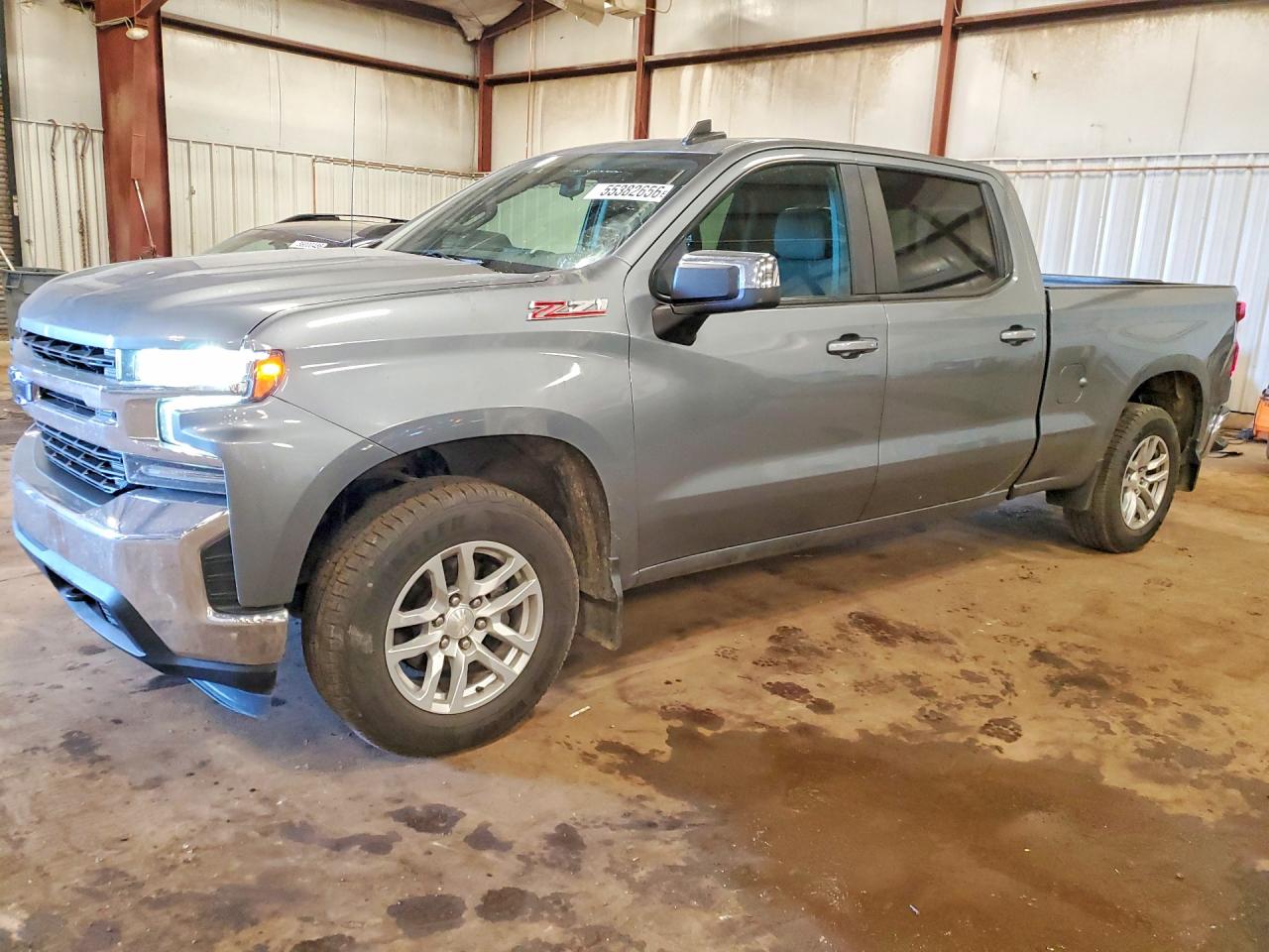 Salvage Chevrolet Silverado Image