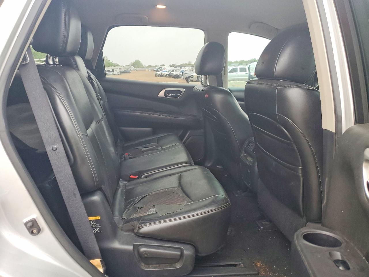 Nissan Pathfinder S