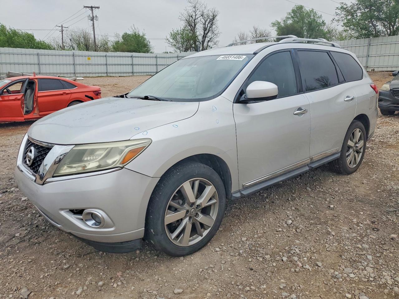 Salvage Nissan Pathfinder Image