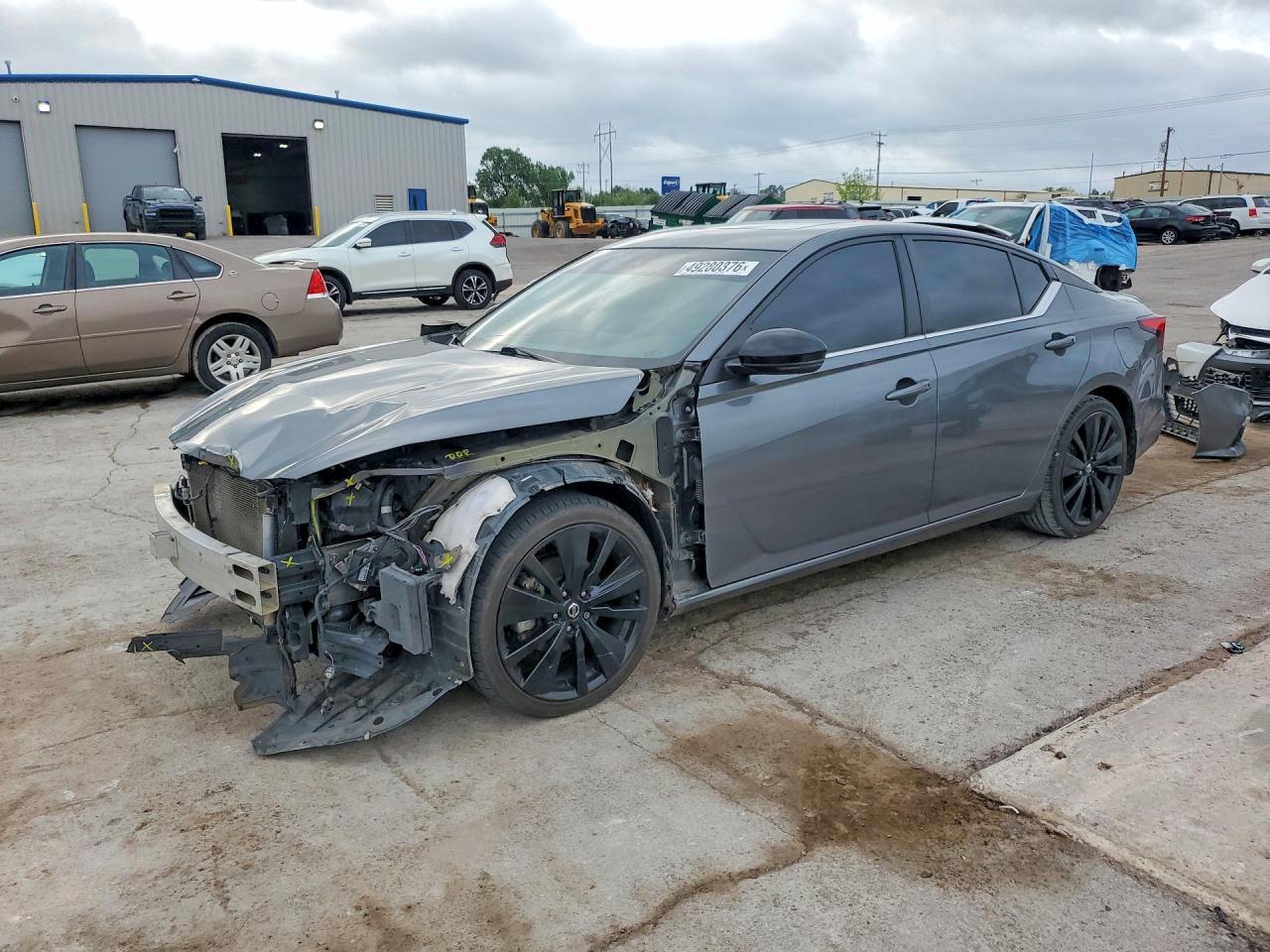 Salvage Nissan Altima Image