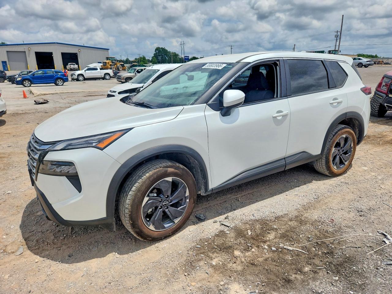 Salvage Nissan Rogue Image