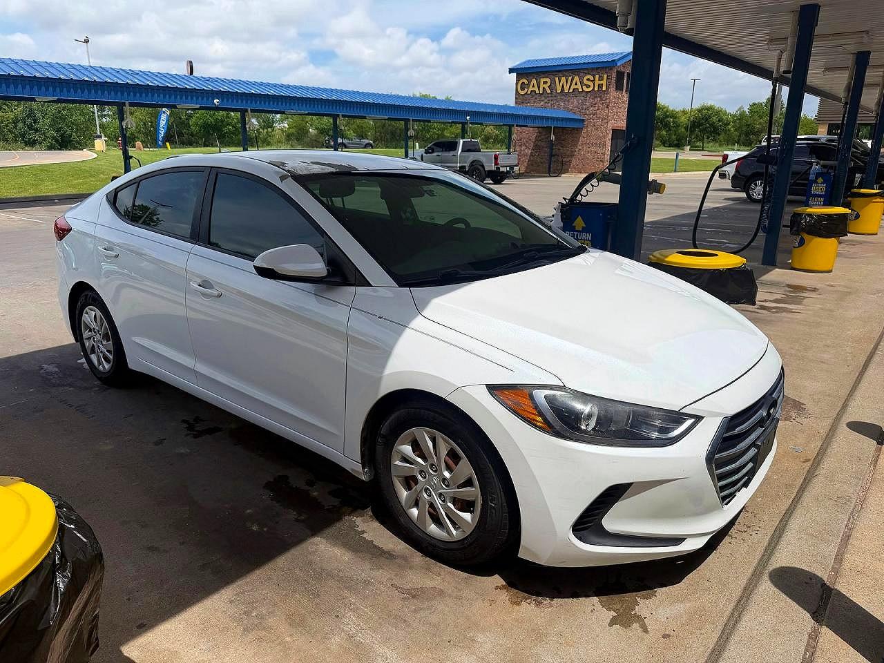 Salvage Hyundai ELANTRA Image