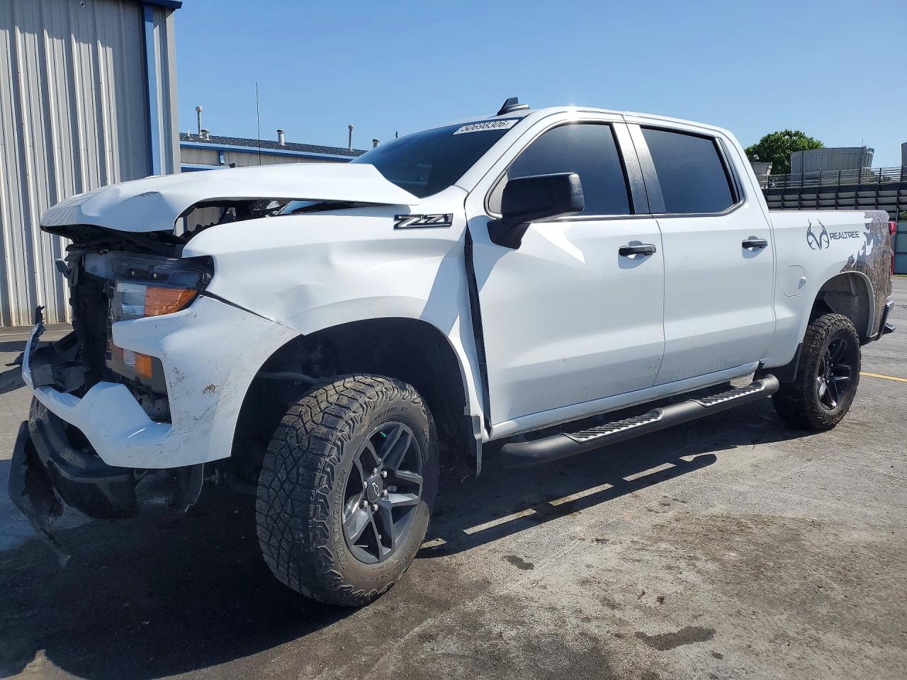 Salvage Chevrolet Silverado Image