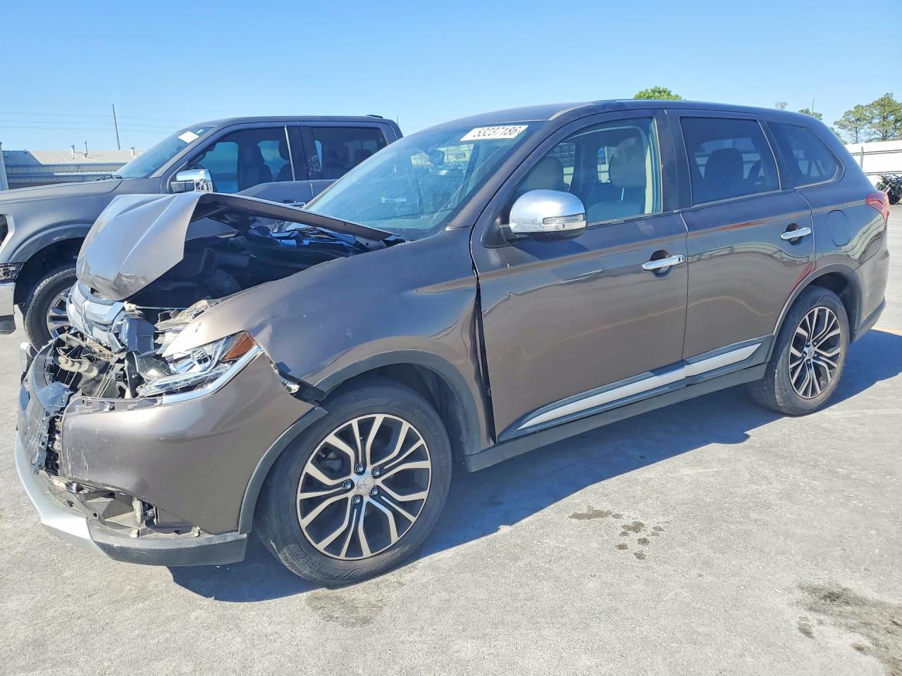 Salvage Mitsubishi Outlander Image