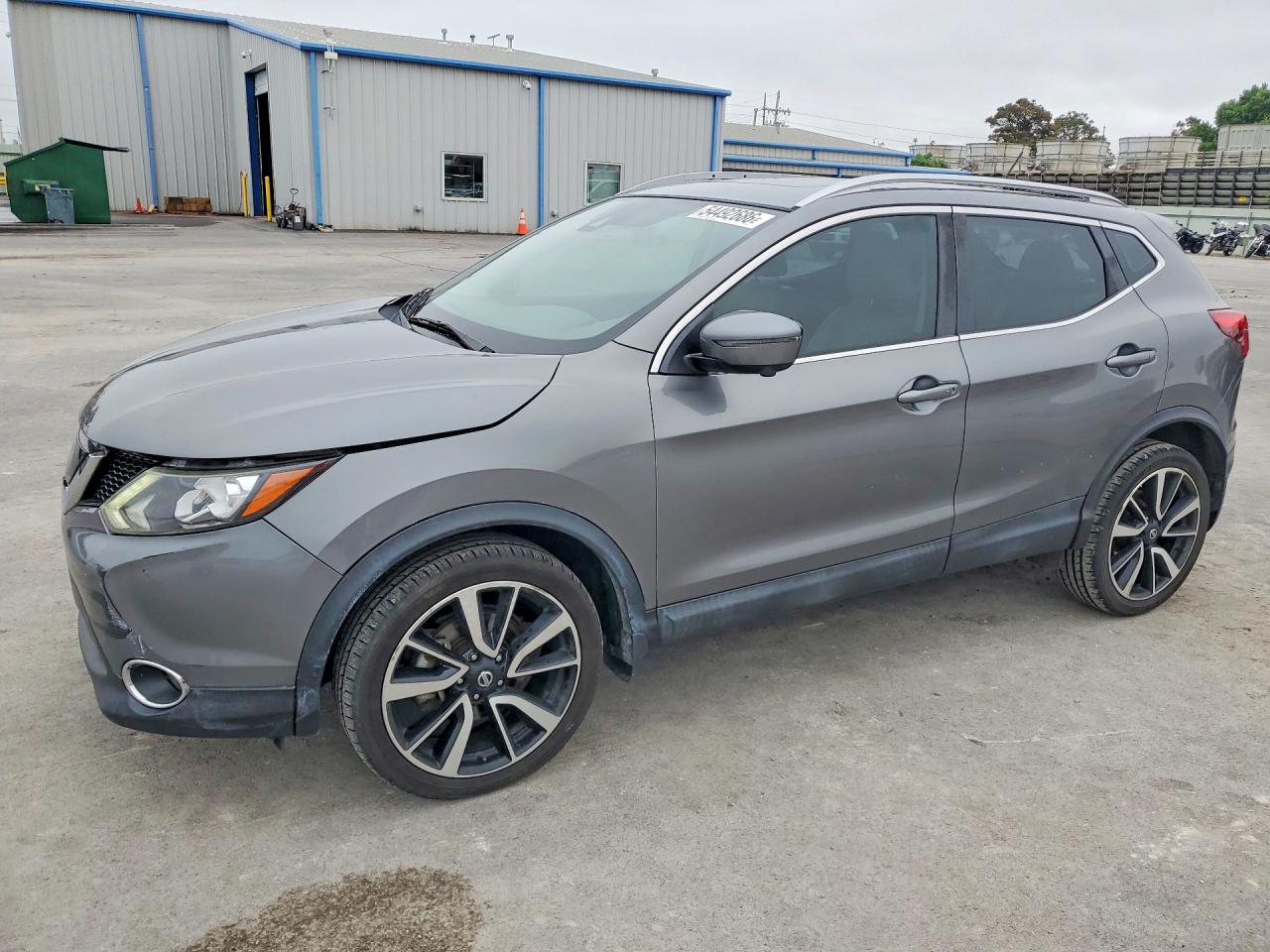 Salvage Nissan Rogue Image