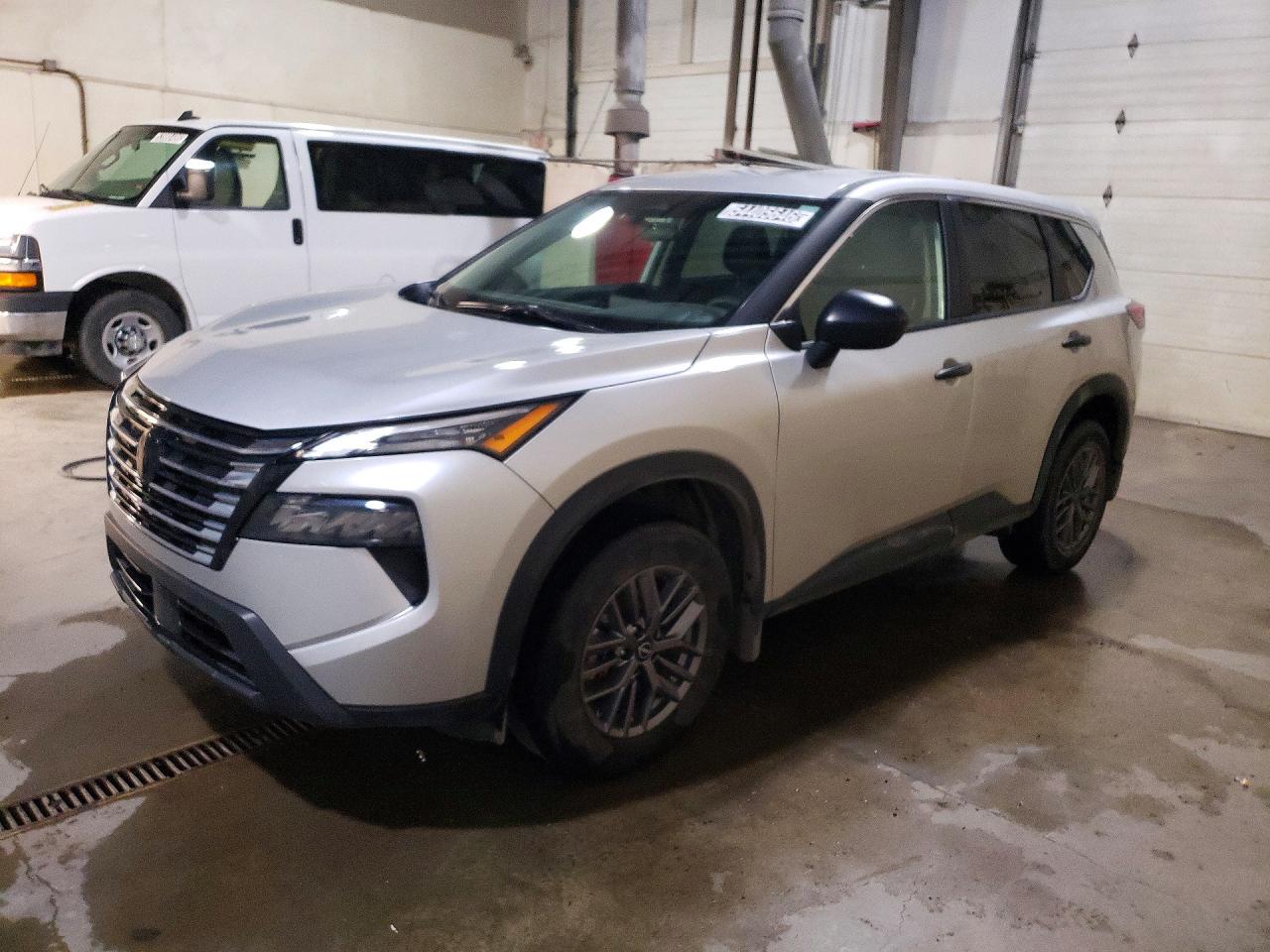 Salvage Nissan Rogue Image