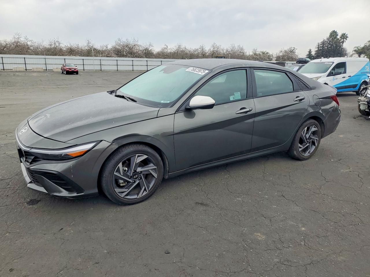 Salvage Hyundai ELANTRA Image