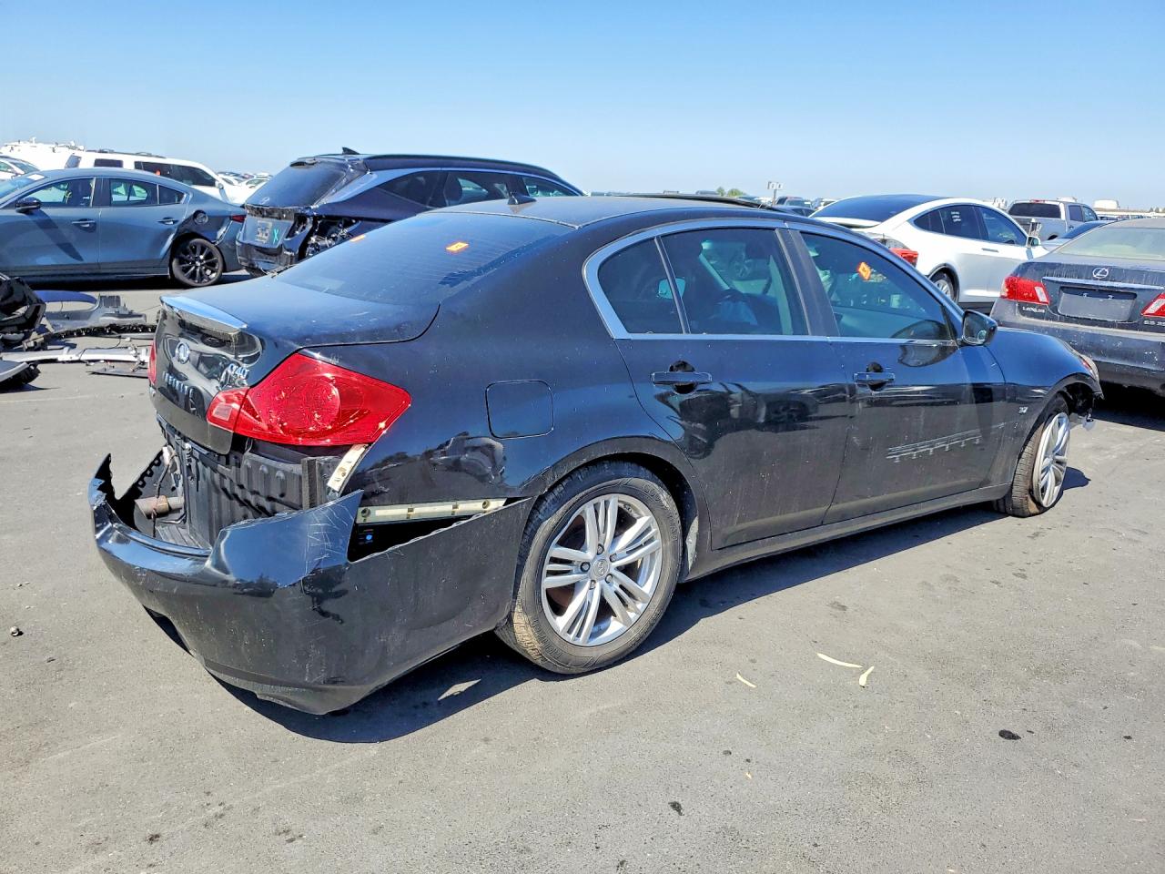 INFINITI Q40 Base Base