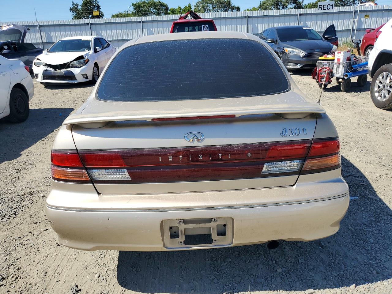INFINITI I30 Base Base