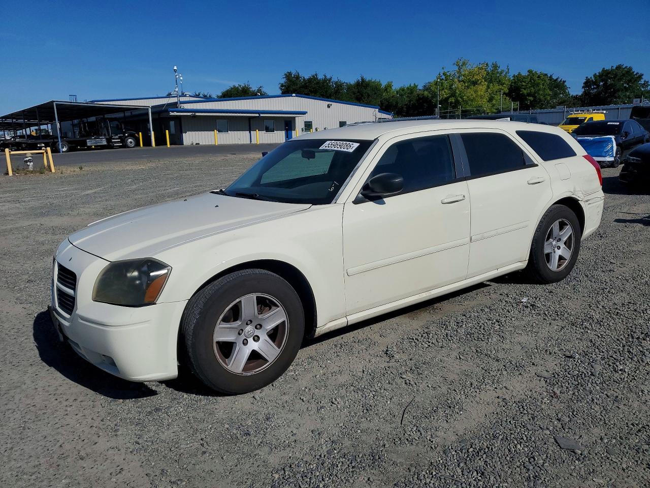 Salvage Dodge Magnum Image