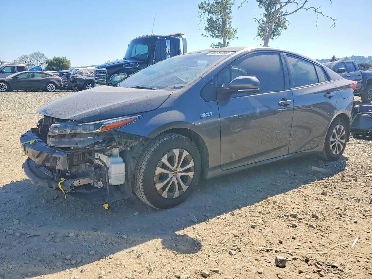 Salvage Toyota Prius Image