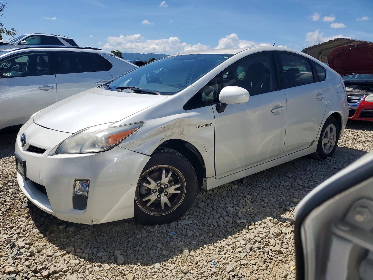 Salvage Toyota Prius Image