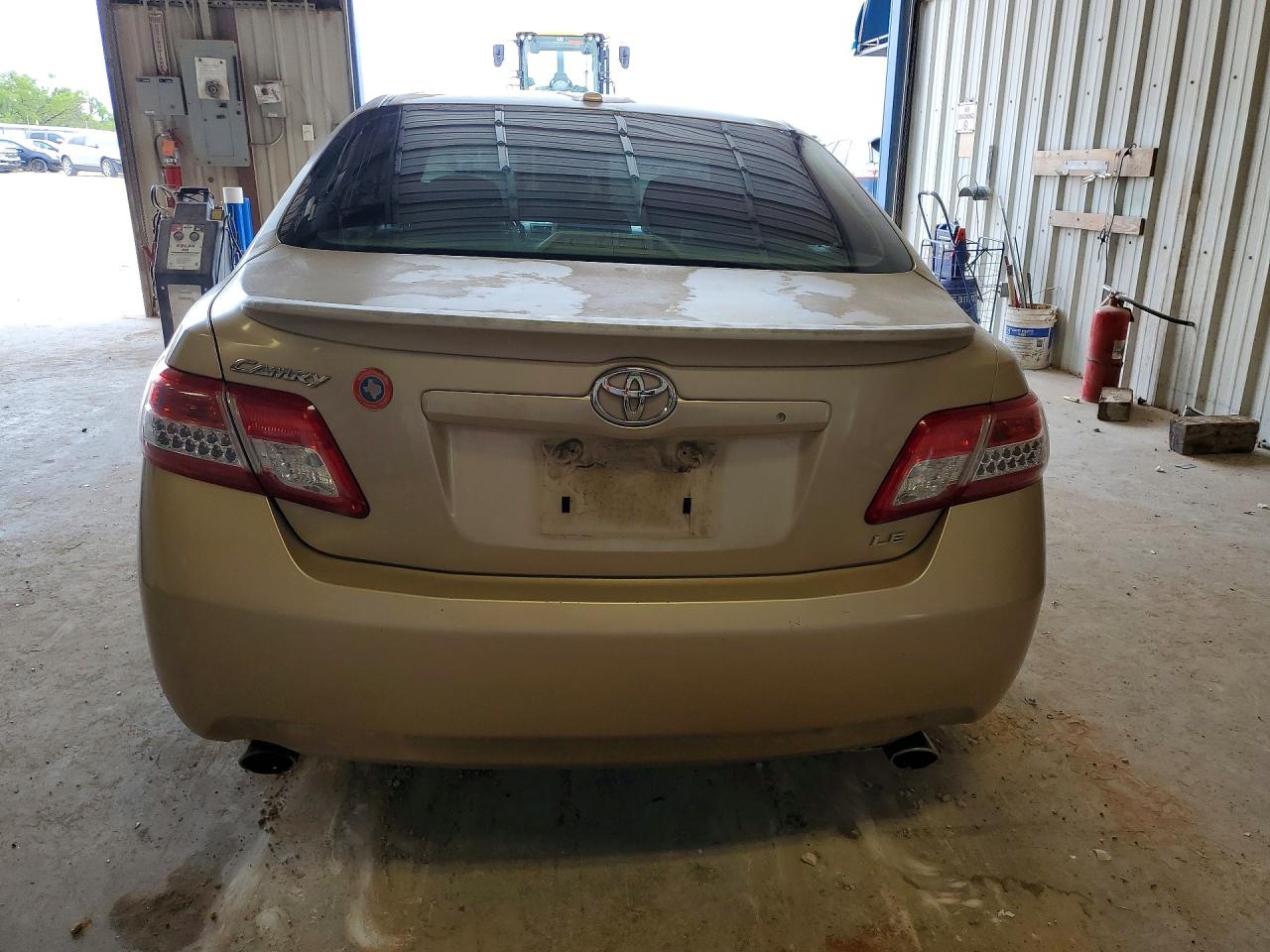 Toyota Camry Le V6