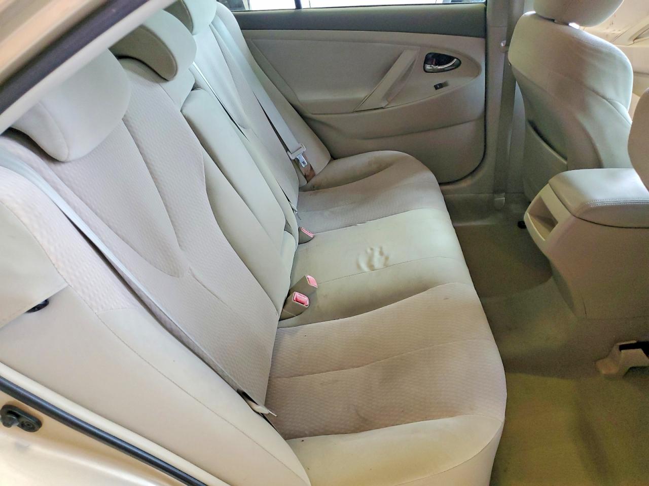 Toyota Camry Le V6