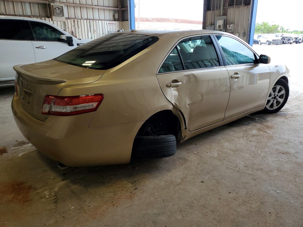 Toyota Camry Le V6