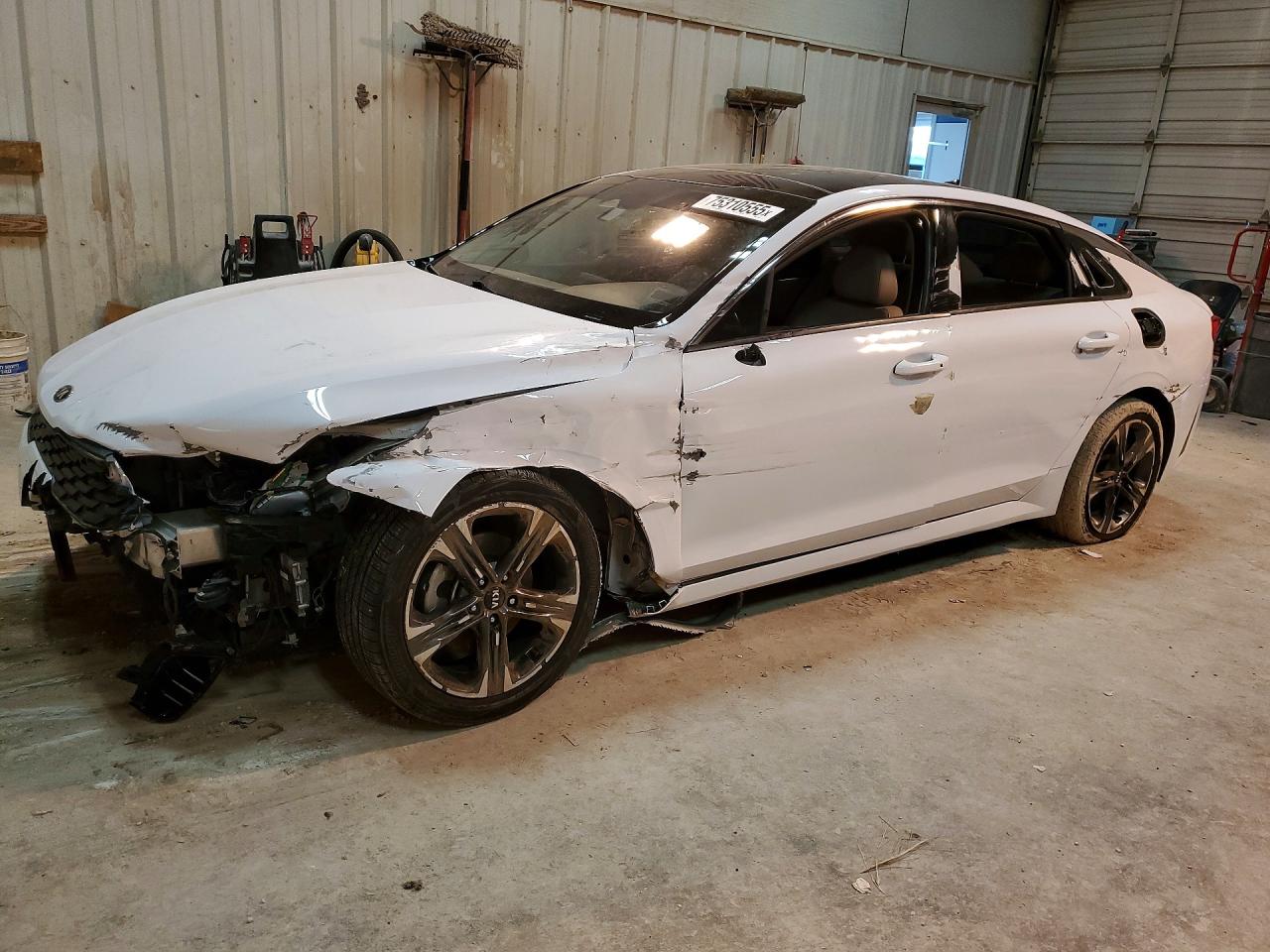 Salvage Kia K5 Image