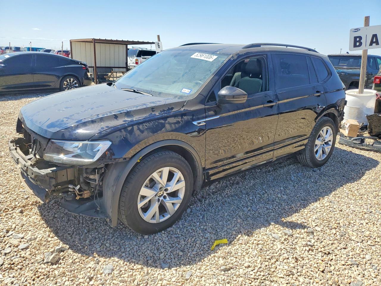 Salvage Volkswagen Tiguan Image