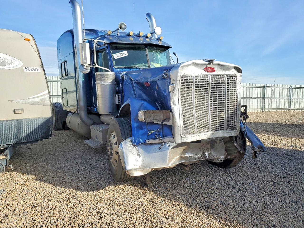 Salvage Peterbilt 379 Image