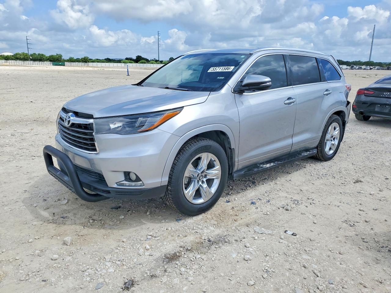 Salvage Toyota Highlander Image