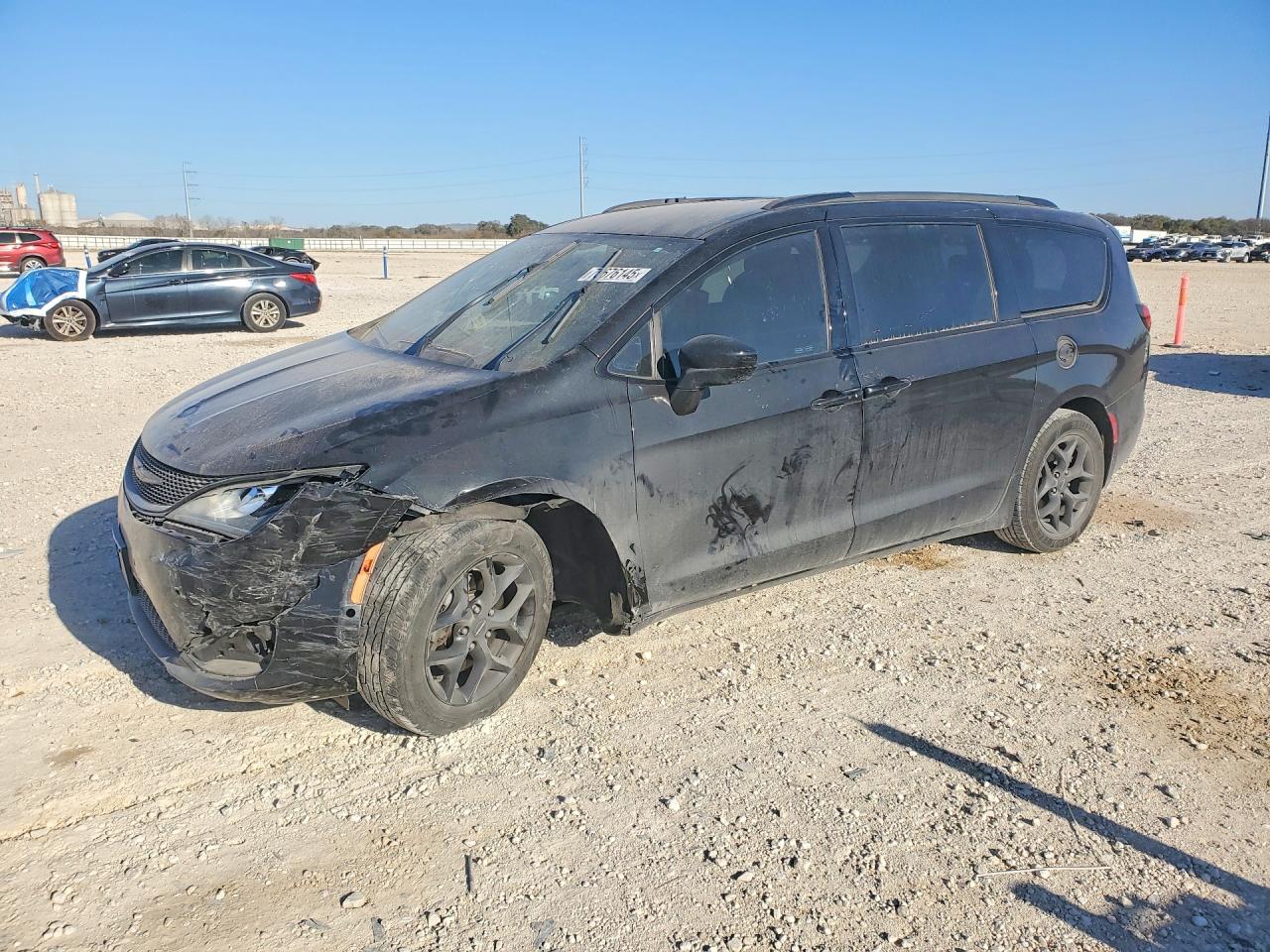 Salvage Chrysler Pacifica Image