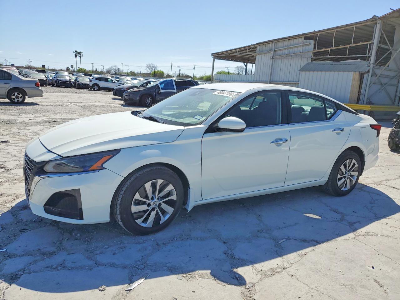 Salvage Nissan Altima Image