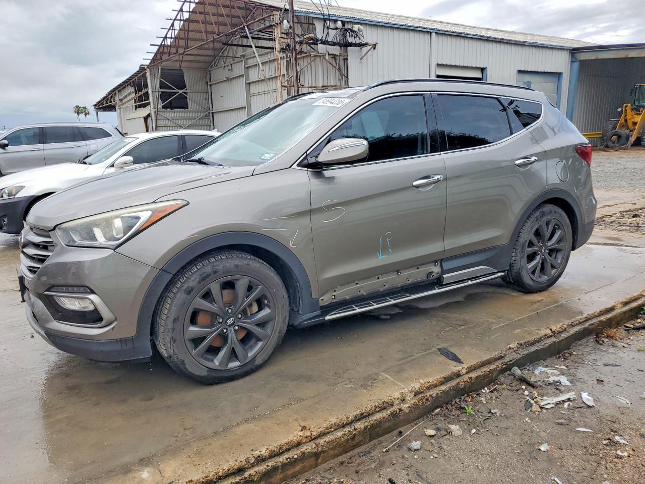 Salvage Hyundai SANTA FE Image