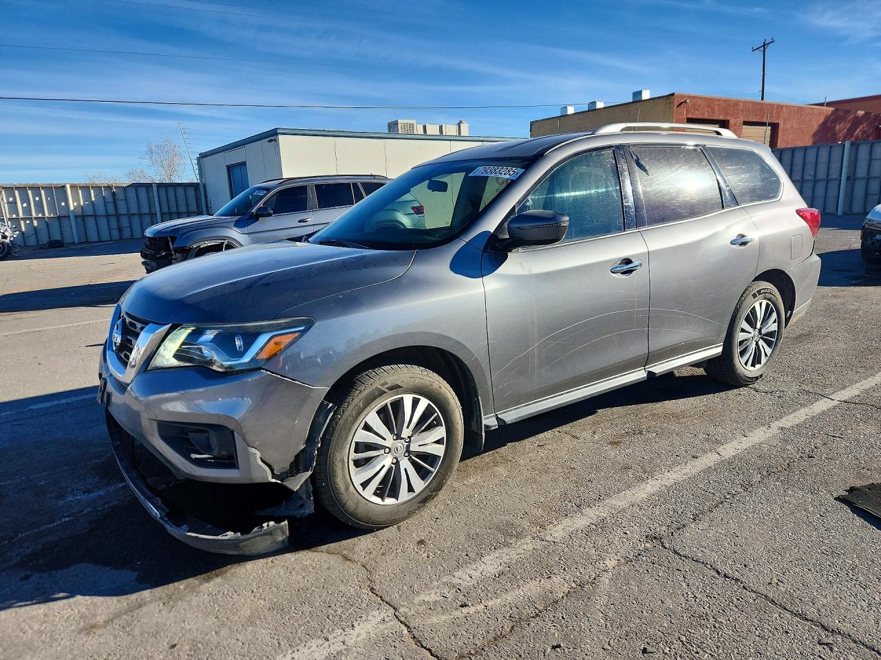 Salvage Nissan Pathfinder Image