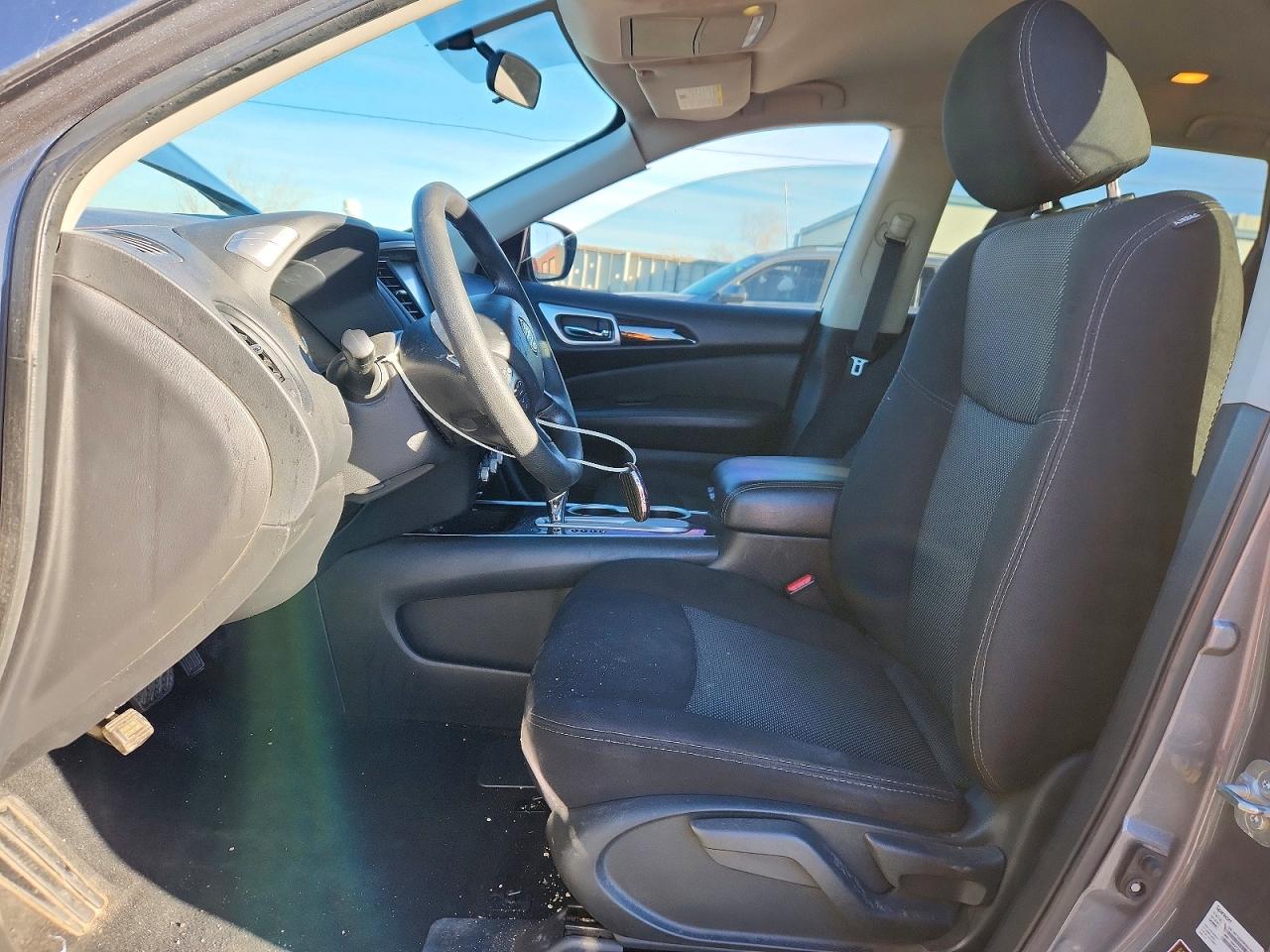 Nissan Pathfinder S