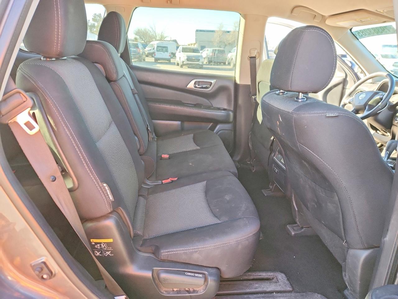 Nissan Pathfinder S
