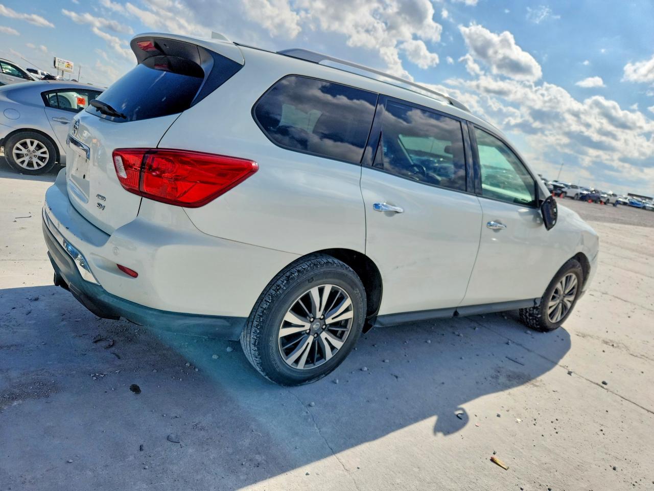 Nissan Pathfinder Sv