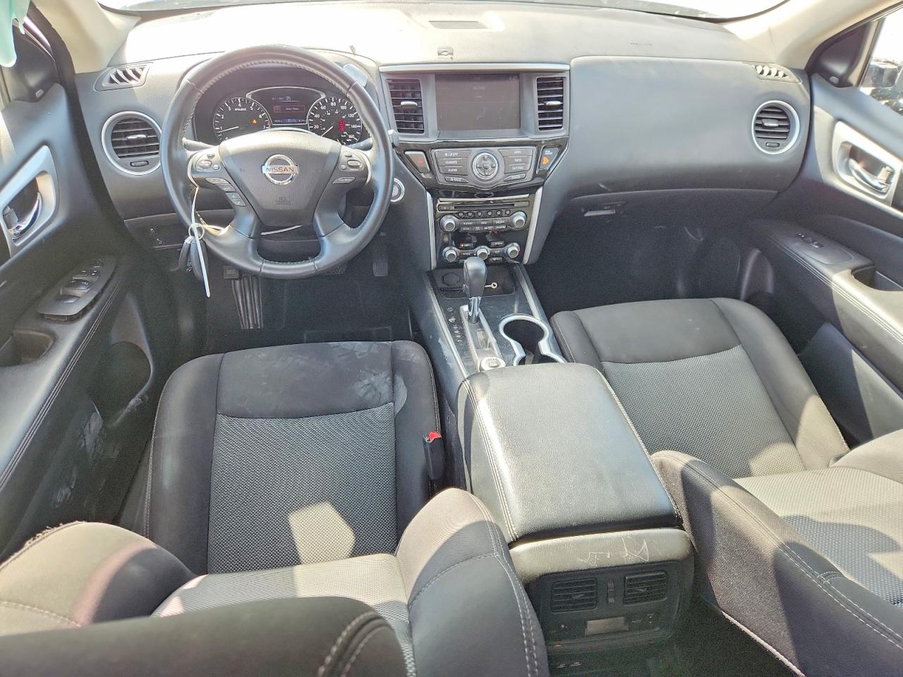 Nissan Pathfinder Sv