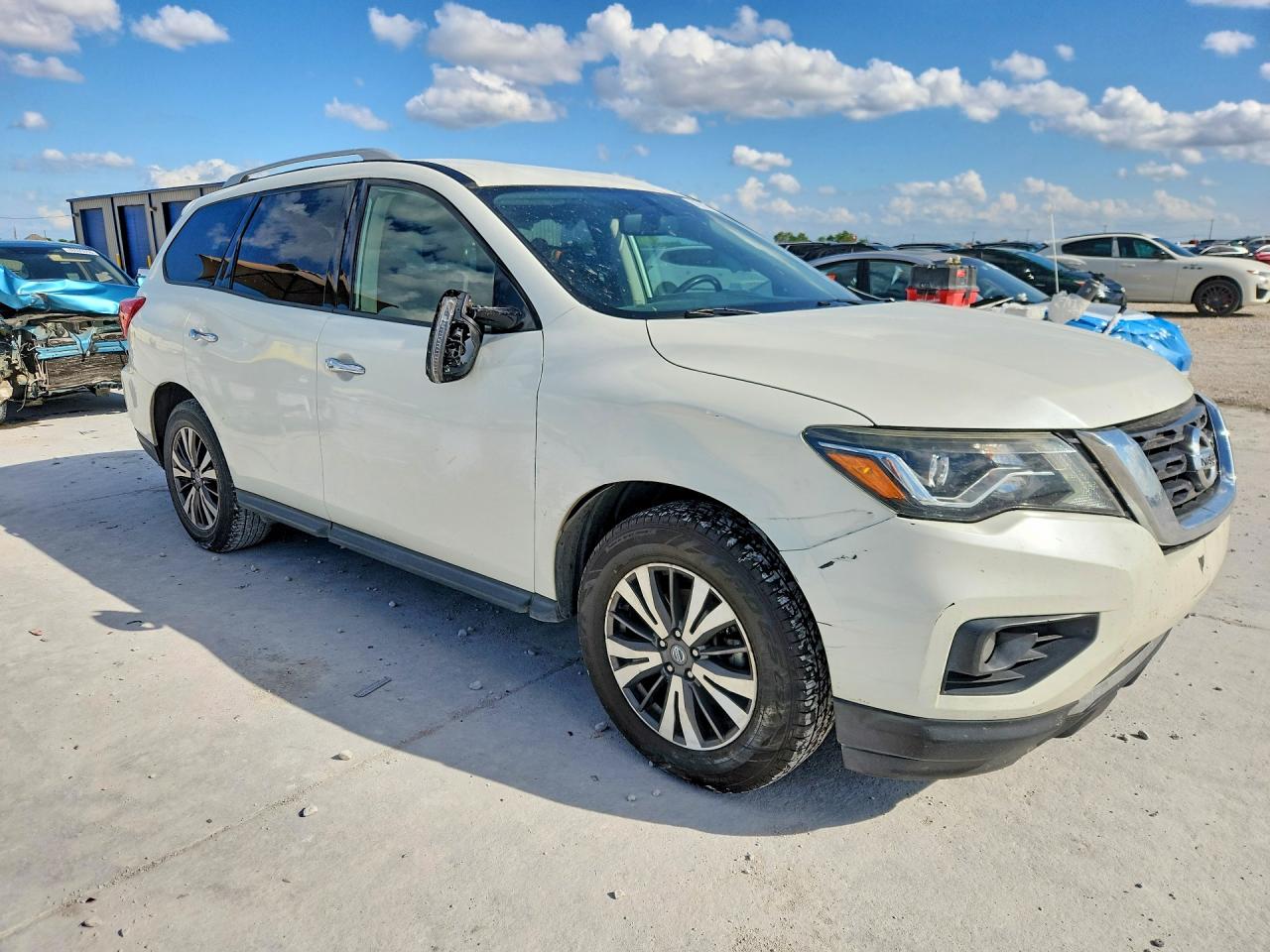 Nissan Pathfinder Sv