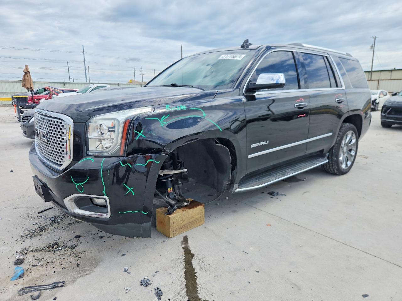 Salvage GMC Yukon Image