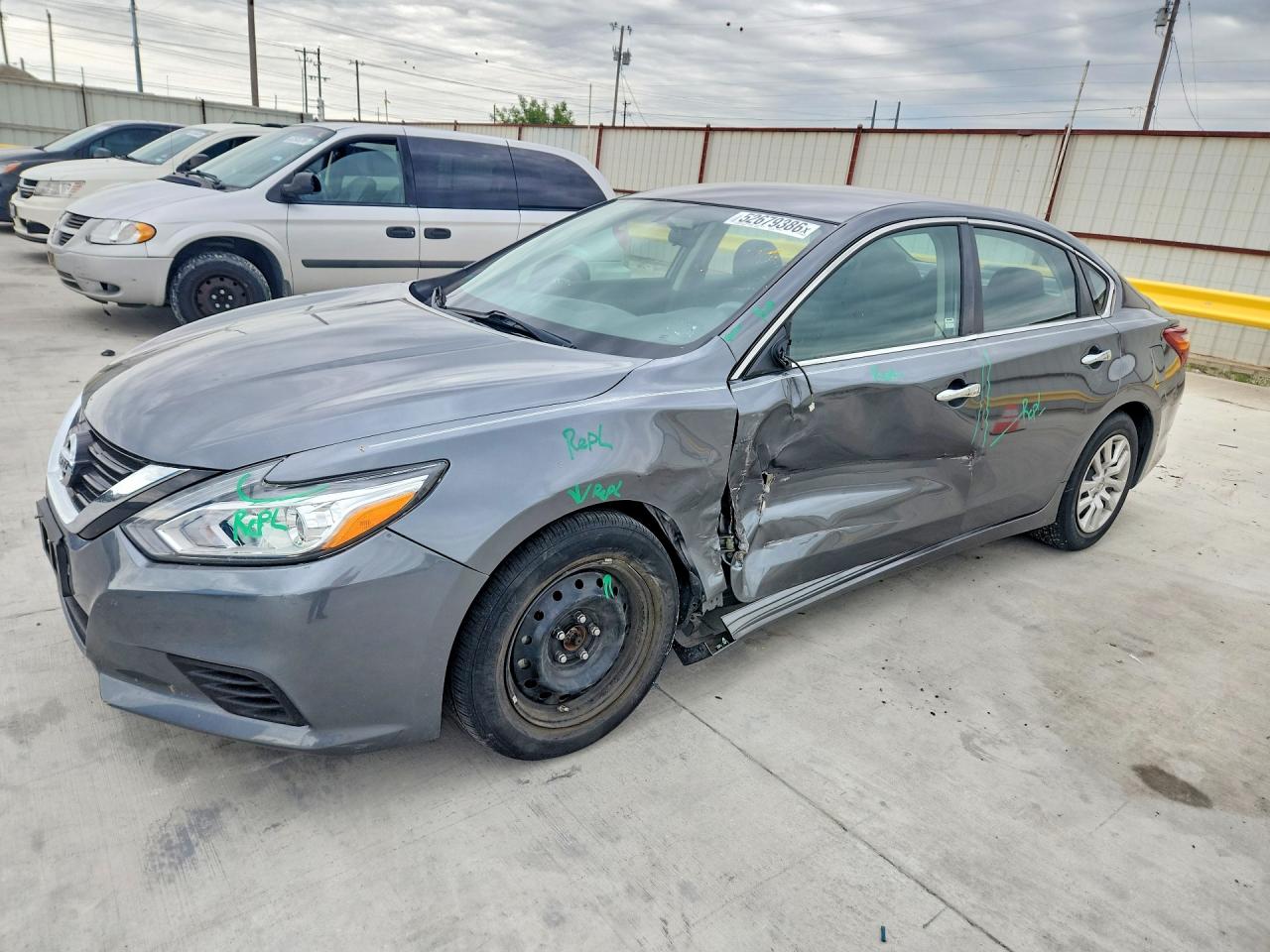 Salvage Nissan Altima Image