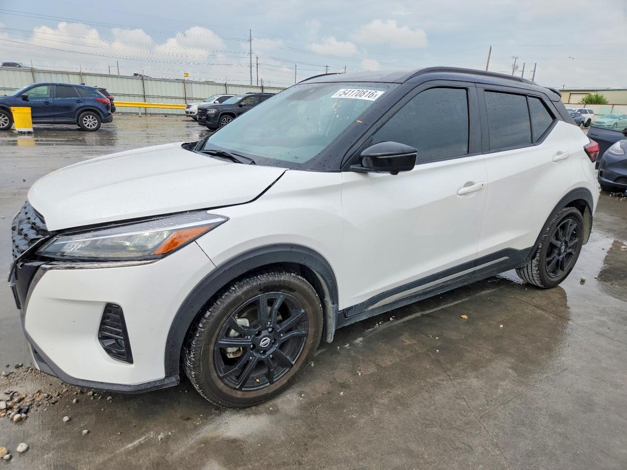 Salvage Nissan Kicks Image