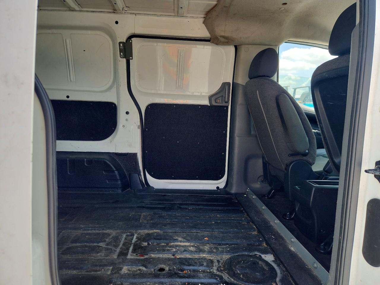 Nissan Nv S